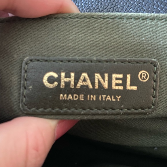 Chanel Medium Boy Handbag in Caviar Leather - Picture 13 of 13